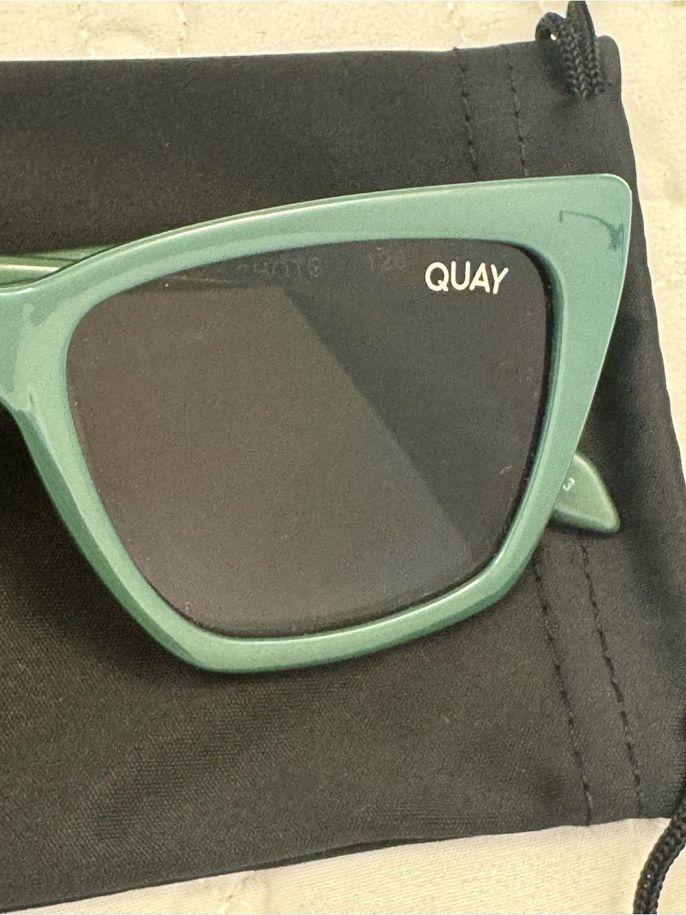 Quay Call the Shots Green Smoke Sunglasses - Picture 2 of 9